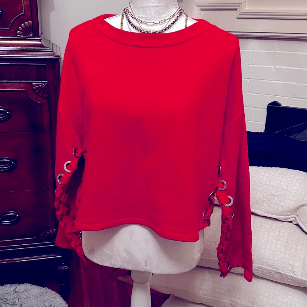 Alo top , red , size M